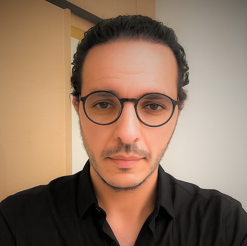 Portrait de Réda Zeghmati, psychologue clinicien et psychothérapeute à Aubagne, spécialisé dans l’accompagnement des enfants, adolescents et adultes.